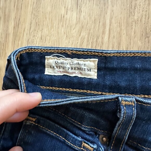 Levi's 721 High Rise Skinny Jean in Distressed - 25 - Picture 4 of 7